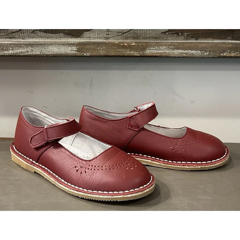 L'Amour Classic Red Leather Mary Jane Shoes Perforated Girls Size 12 NWOB